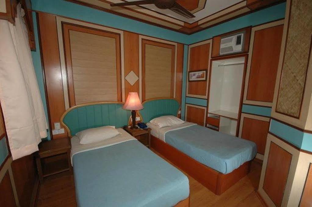 Shari La Island Resort Kampong Pasir Hantu エクステリア 写真