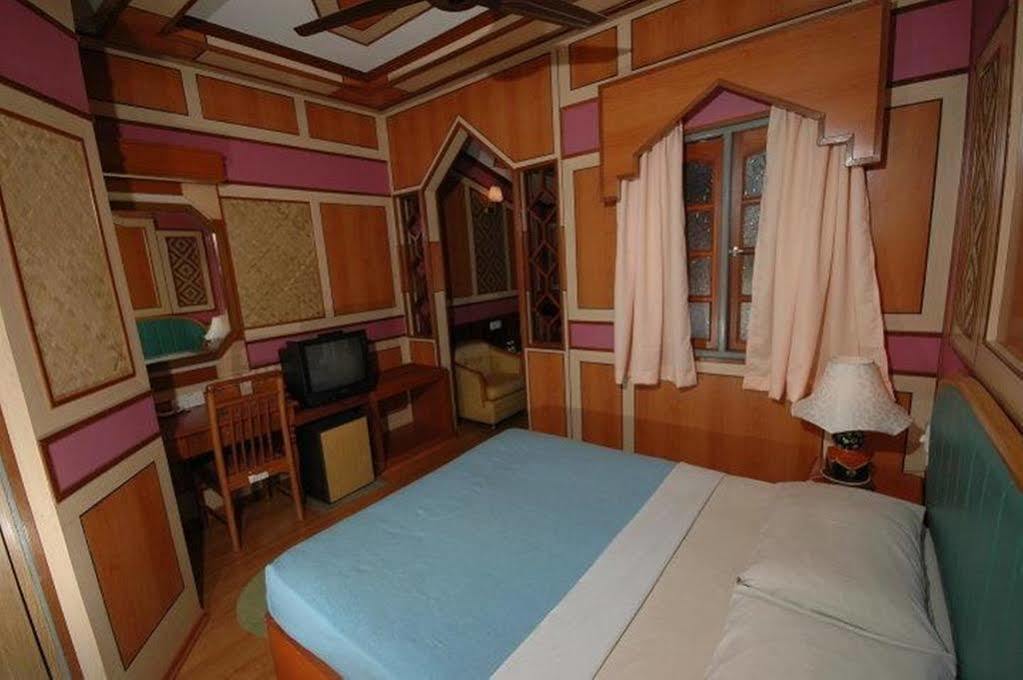 Shari La Island Resort Kampong Pasir Hantu エクステリア 写真