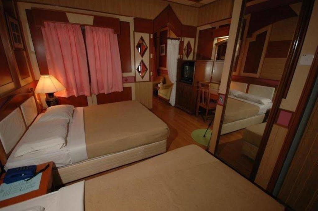 Shari La Island Resort Kampong Pasir Hantu エクステリア 写真