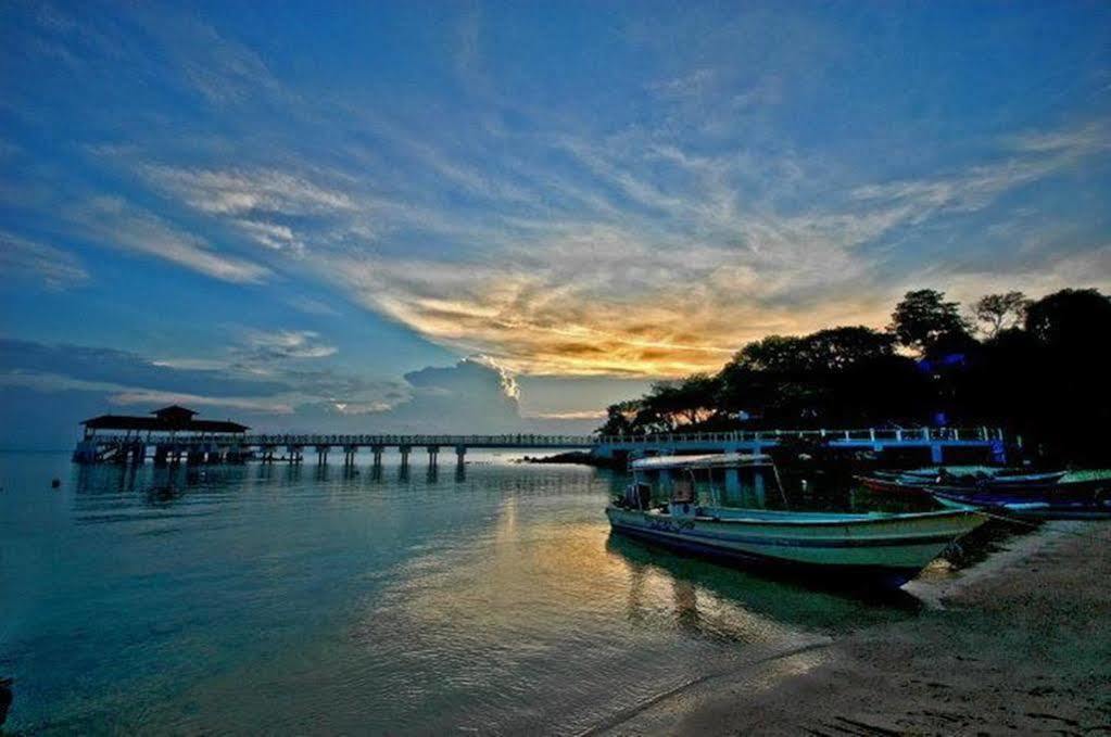 Shari La Island Resort Kampong Pasir Hantu エクステリア 写真